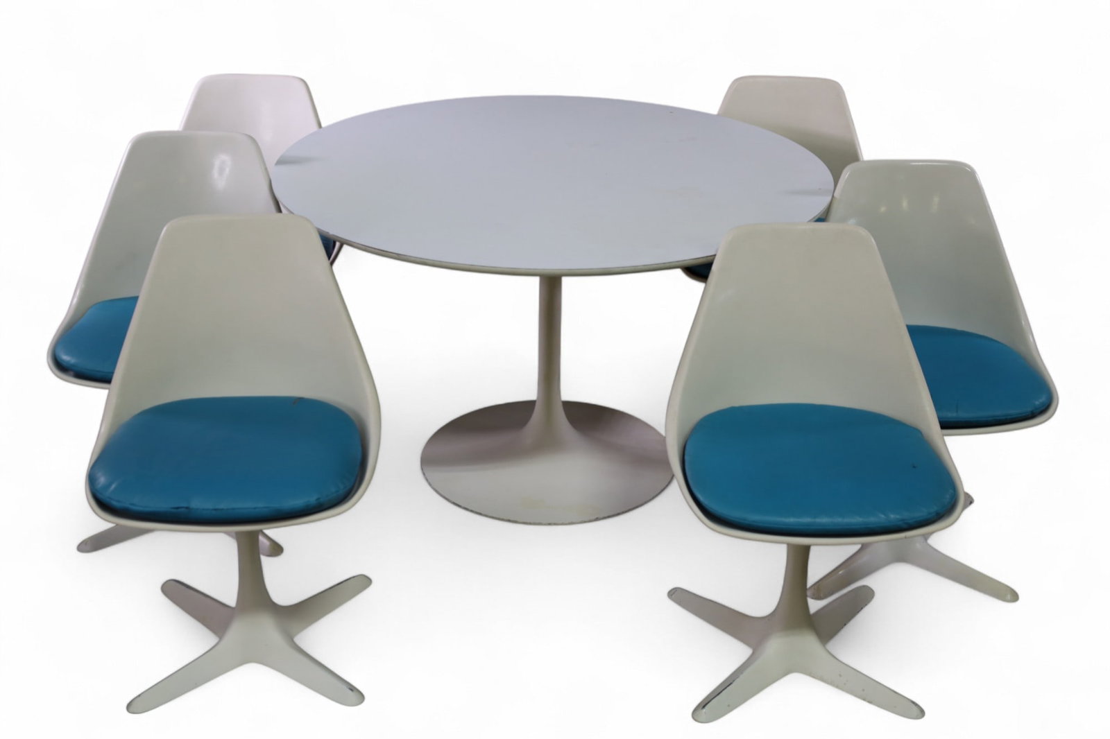 BURKE DINING ROOM TABLE & CHAIRS: MID CENTURY MODERN BURKE DINING TABLE AND CHAIRS, WITH CUSHIONS, SOME PAINT LOSS. 20" W x 21" D x 31" H. CHAIRS & 48" DIAM x 28 1/2" H. THIS ITEM EXCEEDS SIZE LIMITATIONS FOR IN HOUSE SHIPPING, MUST B