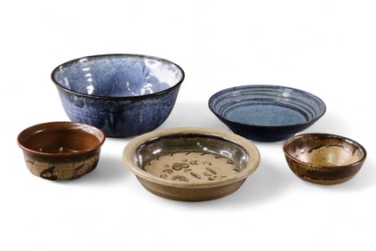 5 PIECES OF STUDIO PATTERY