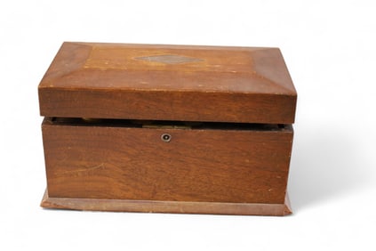 ANTIQUE POKER SET