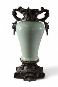 LARGE GLAZED VASE ON STAND