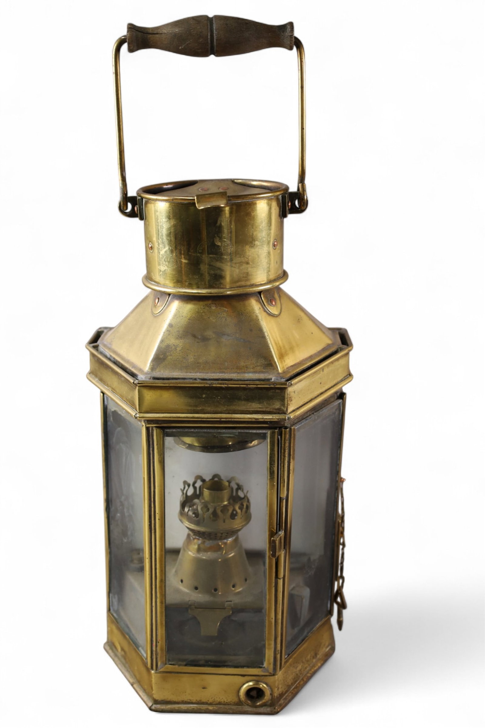 SHIP'S LANTERN: BRASS SHIPS LANTERN, MARKED BULLPIT. SOME TARNISHING. 16" H.