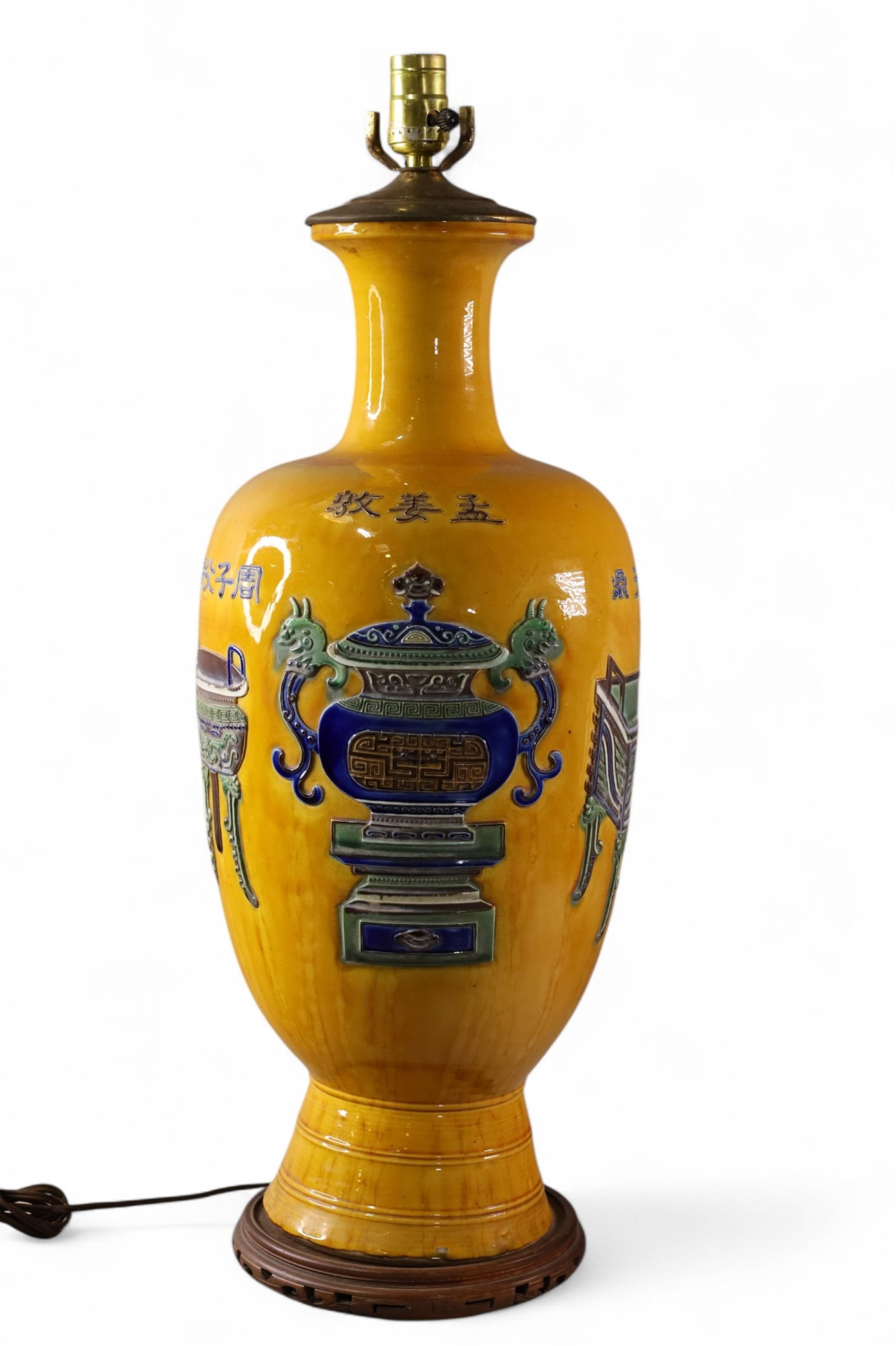 LARGE ASIAN TABLE LAMP (1 of 3)