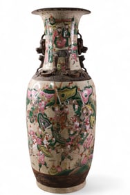 CHINESE PORCELAIN VASE