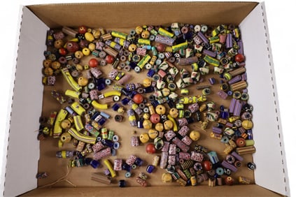 COLLECTION OF NATIVE AMERICAN TRADE BEADS