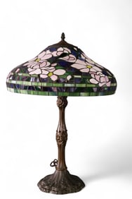 TALL TIFFANY STYLE TABLE LAMP