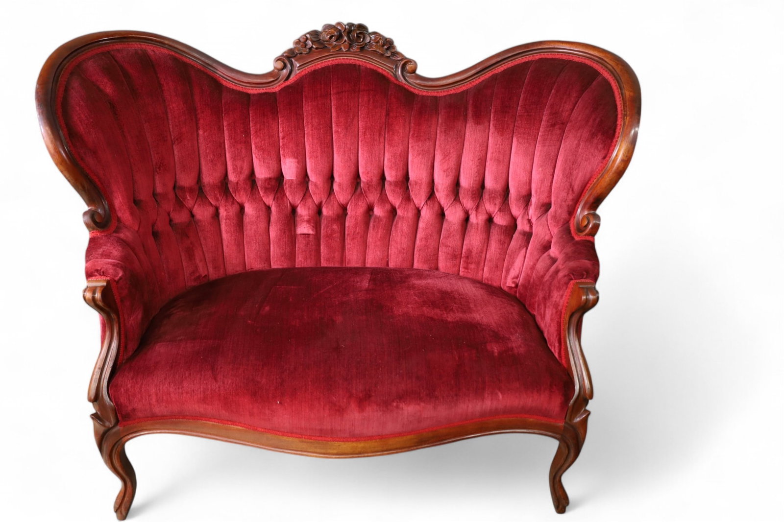 VICTORIAN STYLE SETTEE (1 of 2)
