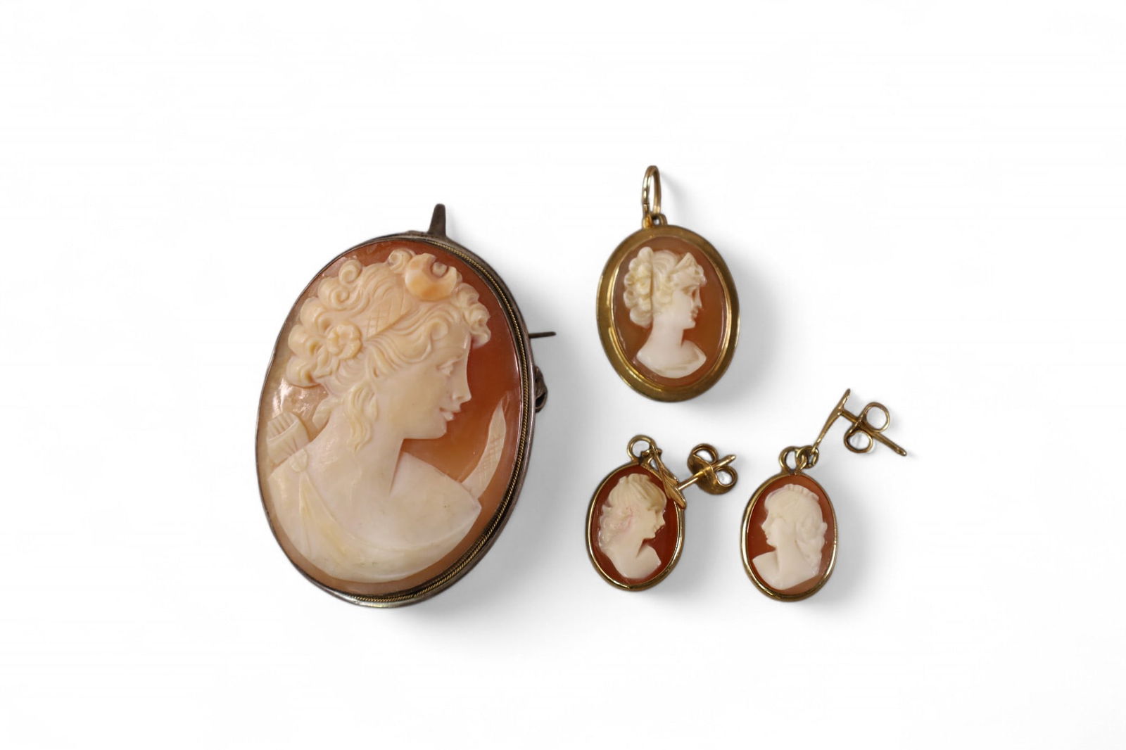 VICTORIAN CAMEO JEWELRY (1 of 3)