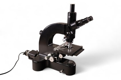 LEITZ GERMAN MICROSCOPE