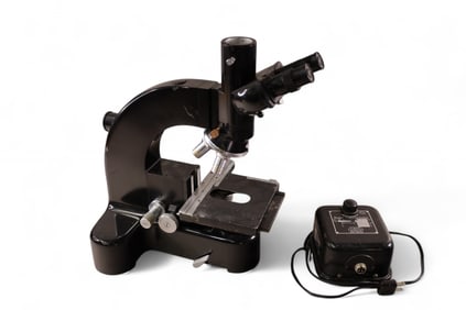 LEITZ GERMAN MICROSCOPE