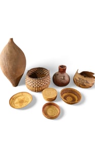 GROUPING OF POTTERY & BASKETS