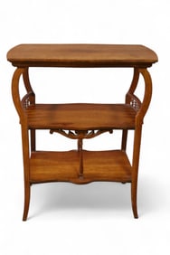 AM. OAK SIDE TABLE