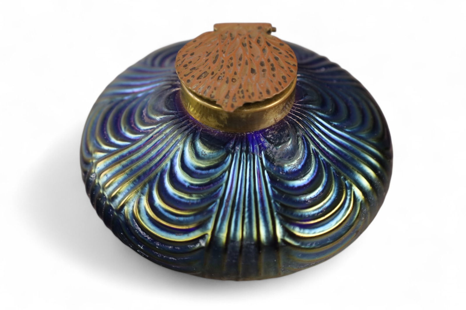 ART GLASS INKWELL: LOETZ STYLE ART GLASS INKWELL, MISSING INSERT. 4" W