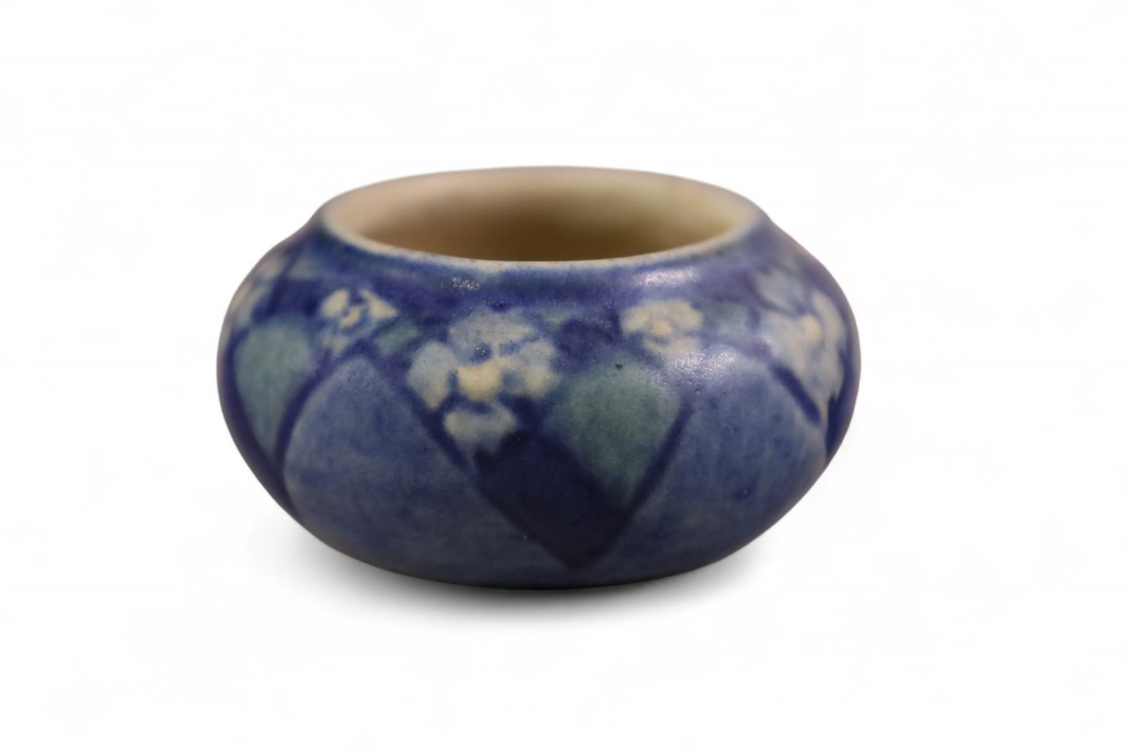 NEWCOMB MINIATURE POTTERY BOWL (1 of 4)