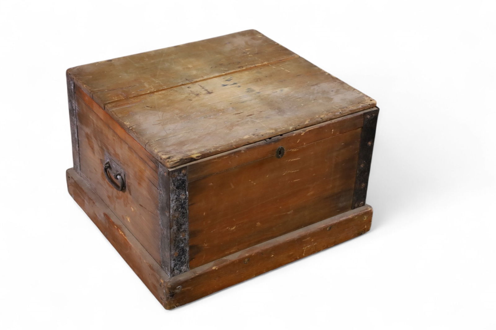 PRIMITIVE TRUNK (1 of 2)