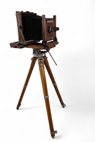ANTIQUE CAMERA