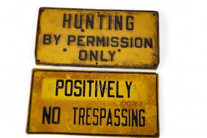 2 METAL SIGNS