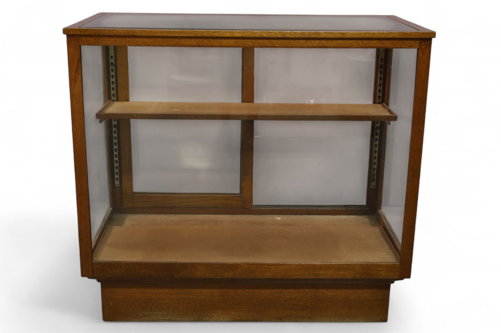 OAK GENERAL STORE SHOWCASE (1 of 3)