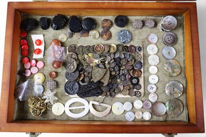 COLLECTION OF BUTTONS