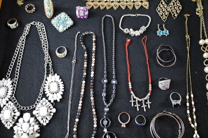 COLLECTION OF COSTUME JEWELRY