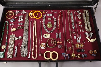 LARGE COLLECTION OF COSTUME JEWELRY