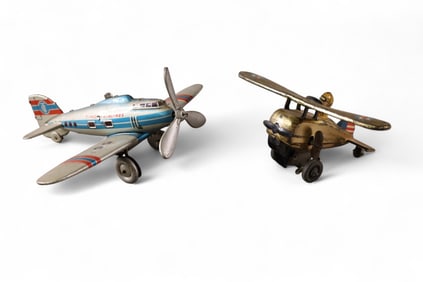 2 AIRPLANE TOYS