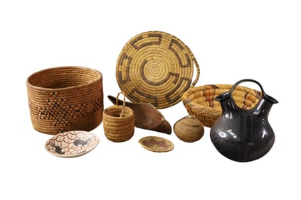 COLLECTION OF NATIVE AMERICAN ITEMS