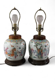 PAIR OFCHINESE PORCELAIN LAMPS