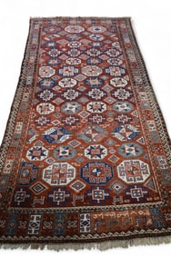 APPROX 9' 10" x 4' 9" HANDMADE WOOL RUG