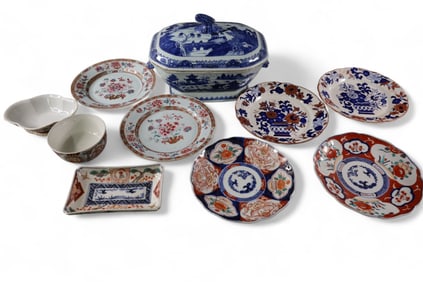 GROUPING OF CHINESE PORCELAIN