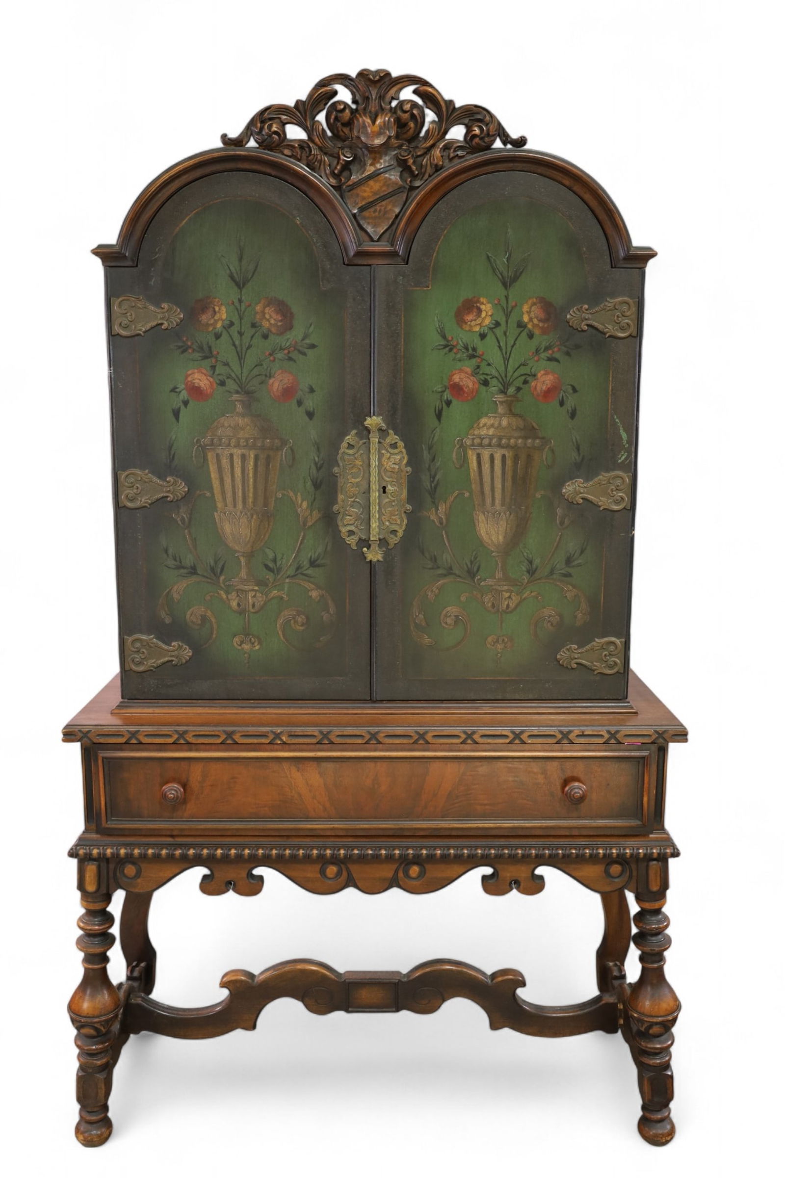 BERKEY & GAY CHINA CABINET (1 of 5)