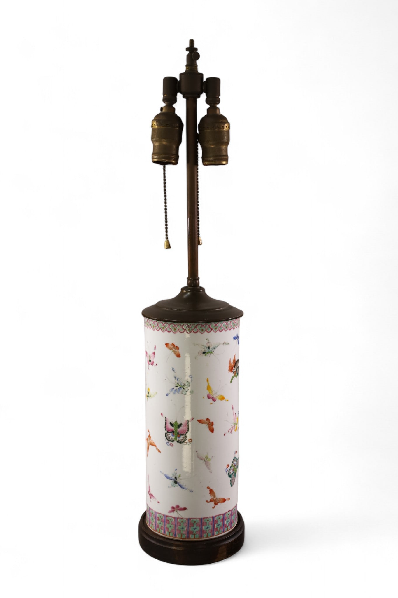 CHINESE PORCELAIN LAMP: CHINESE HAND PAINTED PORCELAIN TABLE LAMP. 25" H.