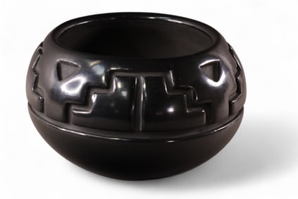 NATIVE AMERICAN POT