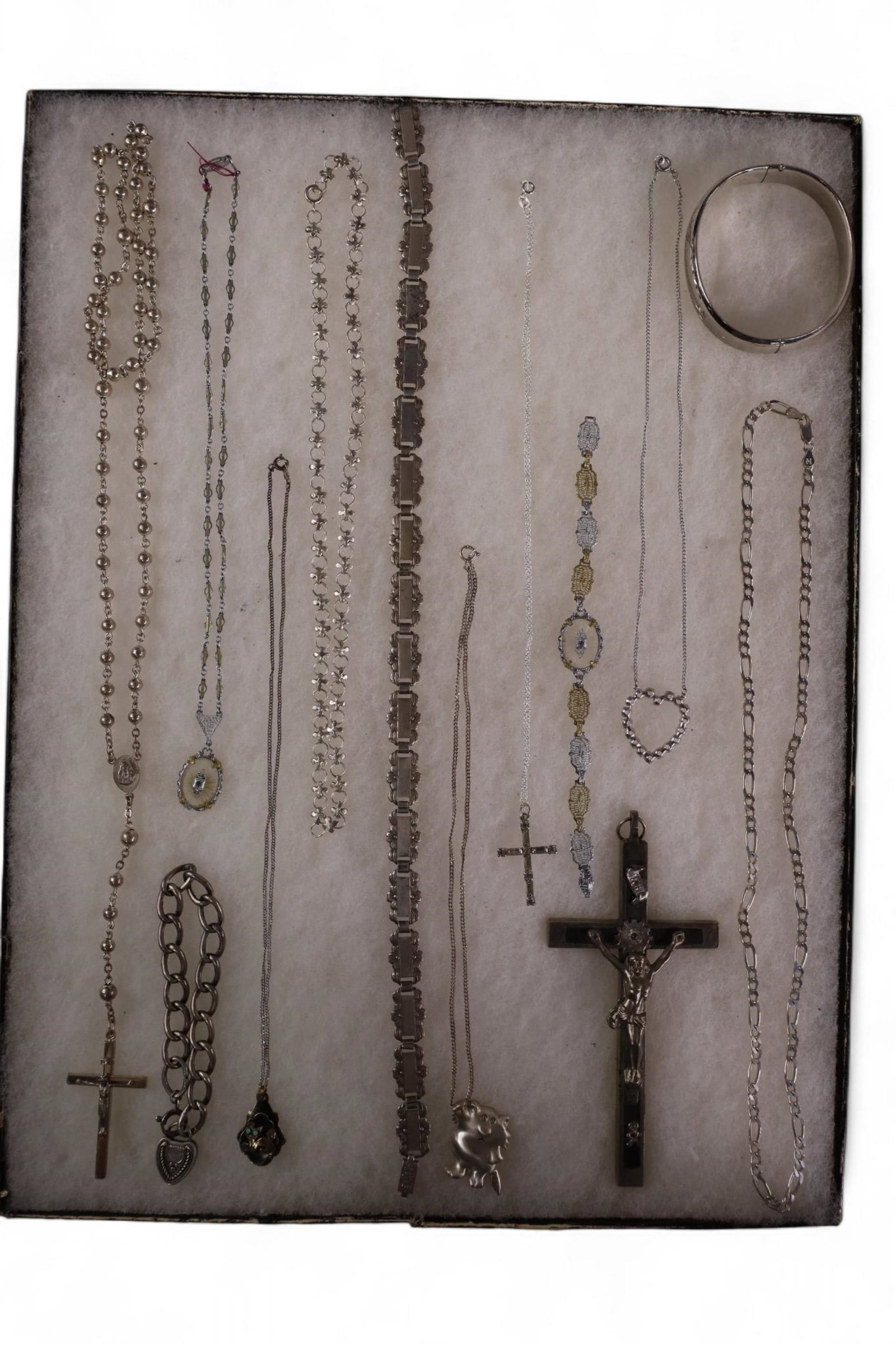 COLLECTION OF STERLING: INCLUDING NECKLACE, BRACELETS, AND MORE. SHOWCASE NOT INCLUDED. APPROX 142 GRAMS