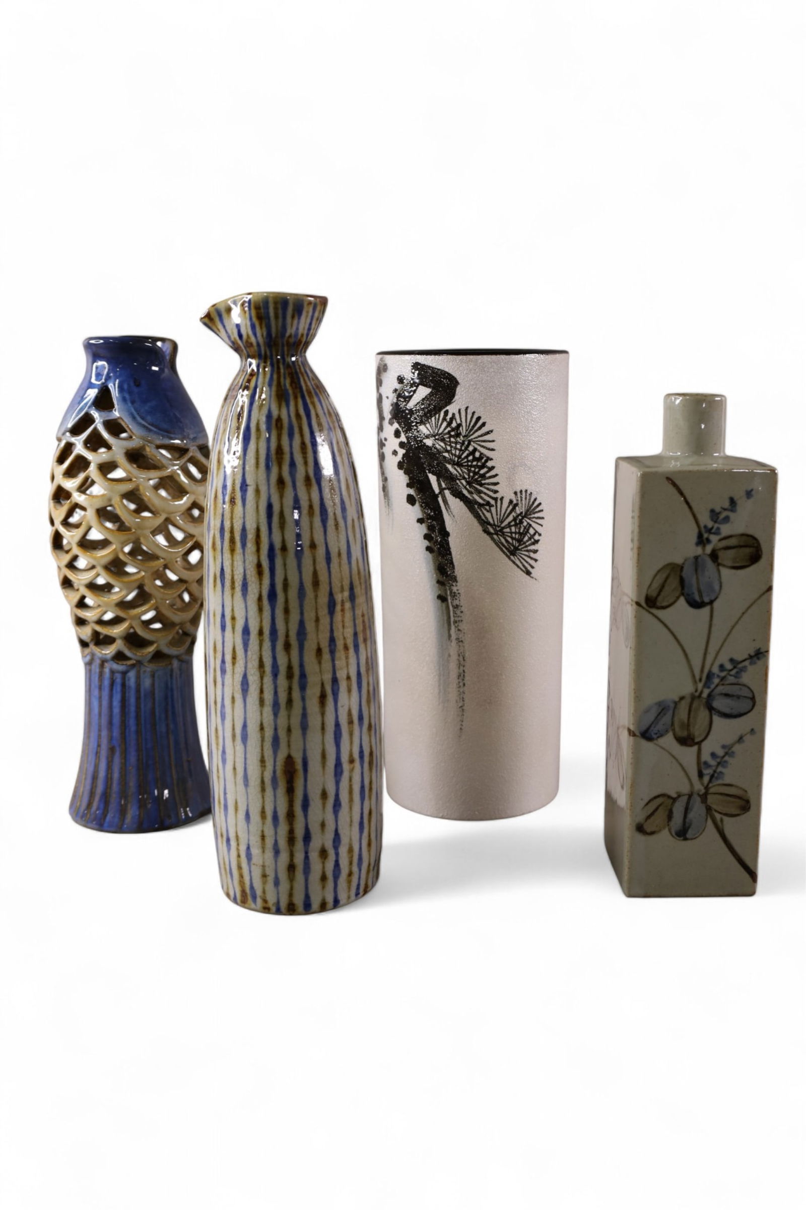 4 PCS OF POTTERY (1 of 3)