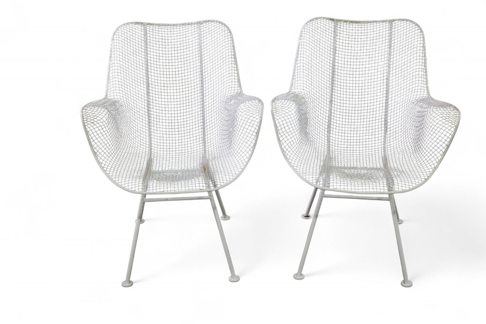 PAIR OF RUSSELL WOODARD PATIO CHAIRS: PAIR OF MID CENTURY MODERN RUSSELL WOODARD SCULPTURA PATIO CHAIRS, 26 1/2" W x 27" D x 36" H. THIS ITEM EXCEEDS SIZE LIMITATIONS FOR IN HOUSE SHIPPING, MUST BE PICKED UP IN HOUSE OR SHIPPED VIA 3rd PA