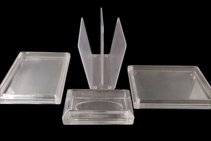 GROUPING OF ACRYLIC ITEMS
