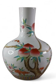 LARGE CHINESE PORCELAIN VASE