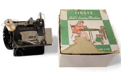SINGER CHILD'S SEWING MACHINE