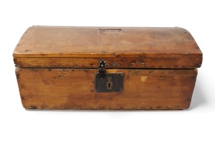 SMALL PRIMITIVE TRUNK