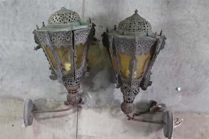 PAIR OF PORCH LIGHTS