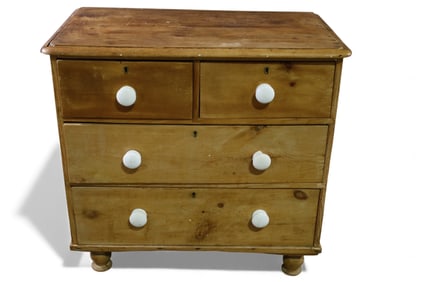 PRIMITIVE PINE CHEST