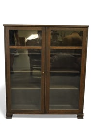 ARTS & CRAFTS STYLE 2 DOOR OAK BOOKCASE