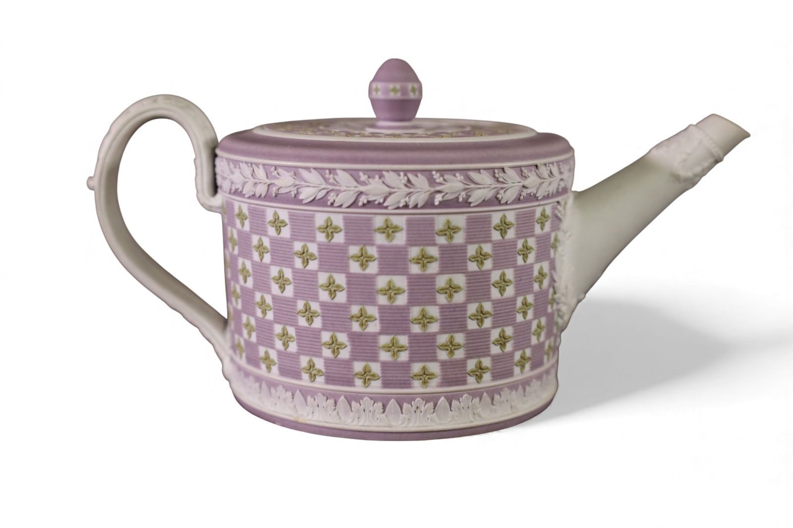 MINIATURE LILAC DIPPED WEDGWOOD TEA POT (1 of 4)