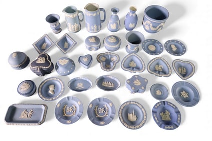 LARGE LOT OF WEDGWOOD