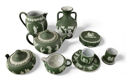 LOT OF GREEN WEDGWOOD