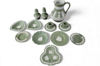 12 PIECES OF WEDGWOOD