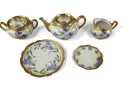 5 PIECES OF PORCELAIN