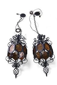 PAIR OF HANGING LIGHTS