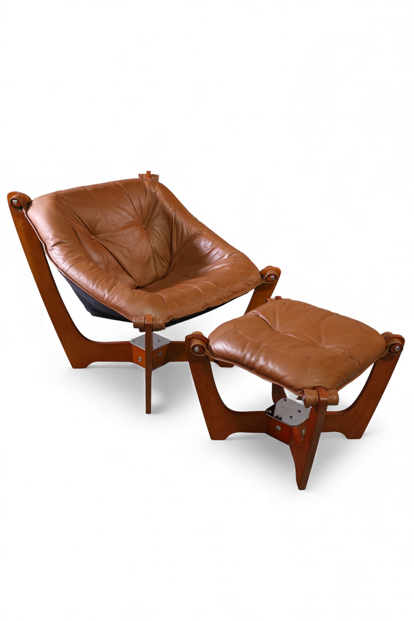 MCM STYLE LOUNGE CHAIR: LOUNGE CHAIR AND OTTOMAN, HOLE TO SEAT. 30" W x 21" W x 29" H. THIS ITEM EXCEEDS SIZE LIMITATIONS FOR IN HOUSE SHIPPING, IT MUST BE PICKED UP IN HOUSE OR SHIPPED VIA 3rd PARTY GROUND SHIPPER