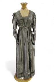 VICTORIAN DRESS ON FORM